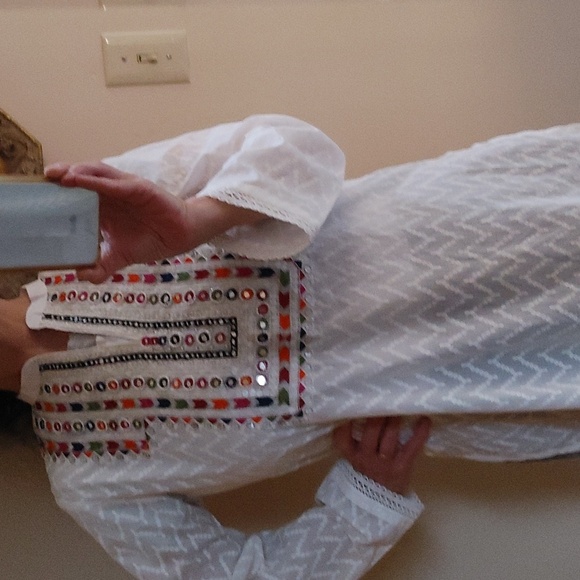 Elegant White Embroidered Long Sleeve Dress - Picture 11 of 16